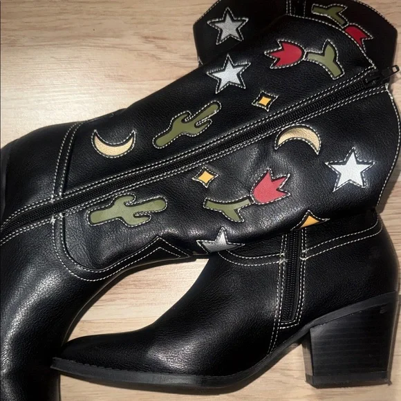 No Boundaries Black Western Embroidered Cactus & Tulip Heeled Boots - Picture 2 of 2